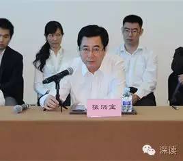 在天津紀(jì)委對王富強(qiáng)的通報中指出，王富強(qiáng)從“聽黨的話，永遠(yuǎn)跟黨走，做讓黨放心的人”這一初心出發(fā)，吃過苦、流過汗，曾為天津港保稅區(qū)的建設(shè)和發(fā)展、為天津市招商引資工作作出過貢獻(xiàn)。貢獻(xiàn)被認(rèn)可、贊譽，其驕傲自滿情緒漸生，覺得