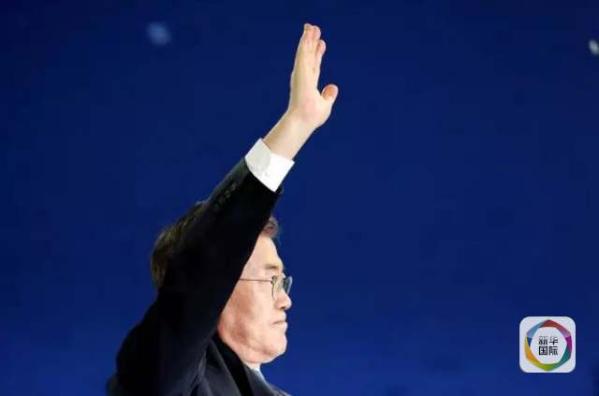 目前民調領先的共同民主黨候選人文在寅方面當天上午表示，強行在星州部署“薩德”的做法“無視國民意愿和程序”，實際上切斷了下屆政府針對“薩德”相關政策的判斷余地。