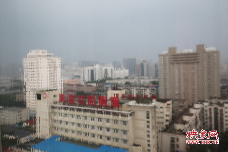 17時39分,鄭州強(qiáng)降雨漸停。