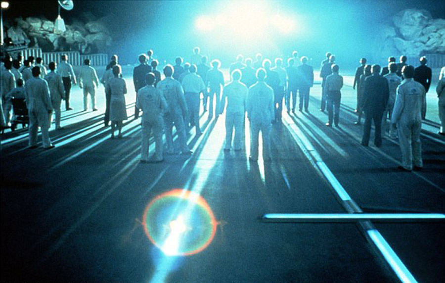 攝影師拍攝到的圖片看上去像科幻電影《第三類接觸》中外星人登陸地球的畫面。