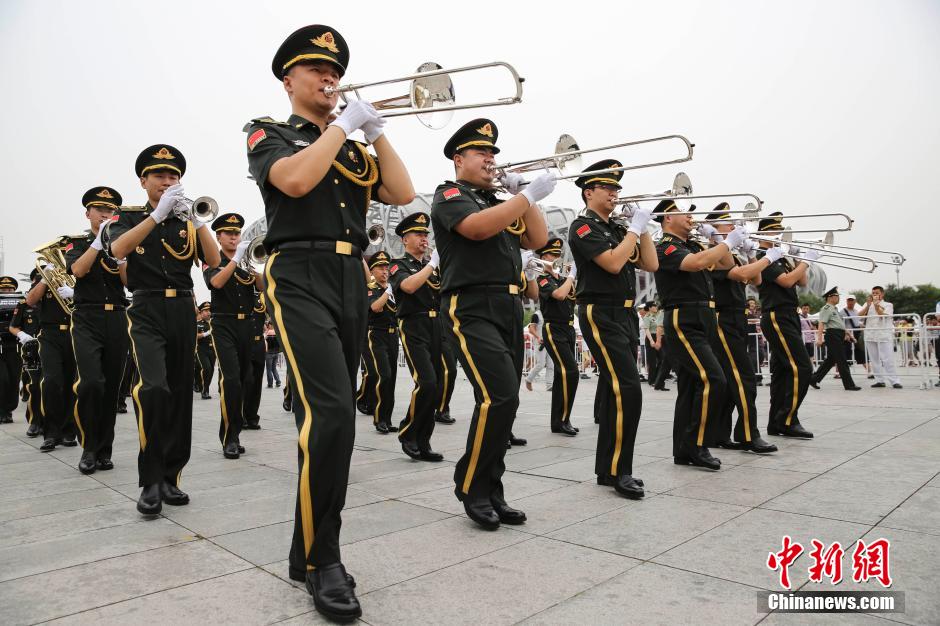 外國中央樂團鳥巢前大跳《江南Style》 外國中央樂團鳥巢前大跳《江南Style》