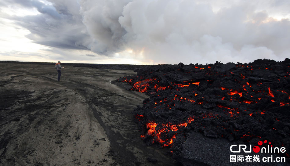 冰島火山出現(xiàn)新裂縫再度噴發(fā) 發(fā)布紅色預警 冰島火山出現(xiàn)新裂縫再度噴發(fā) 發(fā)布紅色預警