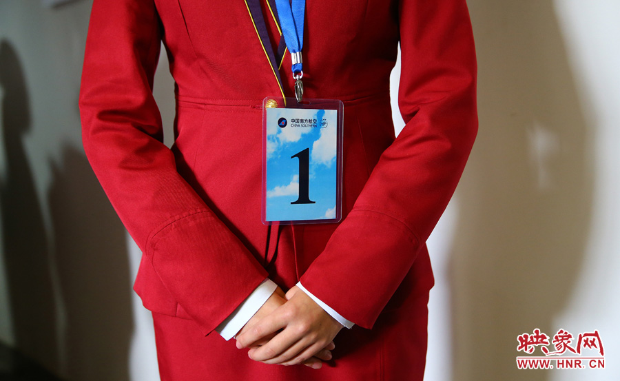 南航在鄭招百名空姐空少 全國(guó)千余帥哥美女應(yīng)試 南航在鄭招百名空姐空少 全國(guó)千余帥哥美女應(yīng)試