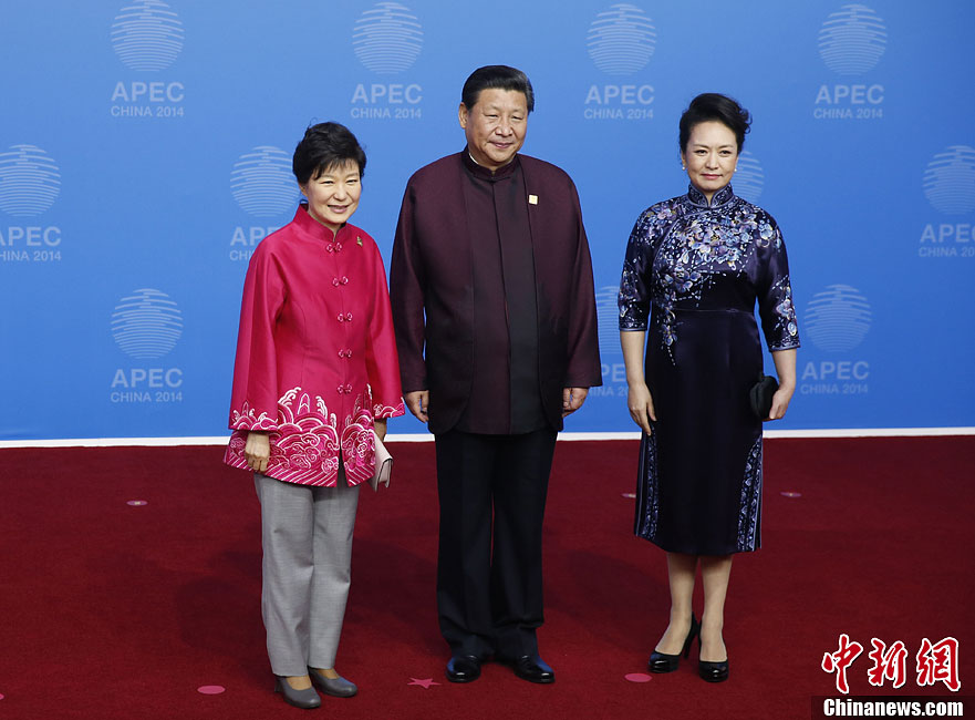 圖為習近平夫婦歡迎韓國總統(tǒng)樸槿惠。中新社發(fā) 杜洋 攝