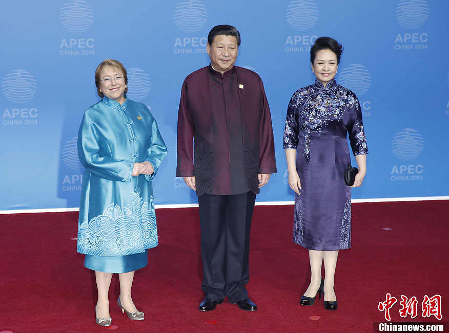 圖為習近平夫婦歡迎智利總統(tǒng)巴切萊特。中新社發(fā) 杜洋 攝