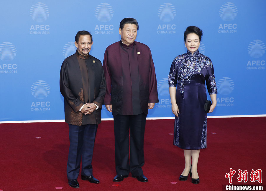 圖為習近平夫婦歡迎文萊蘇丹哈桑納爾。中新社發(fā) 杜洋 攝
