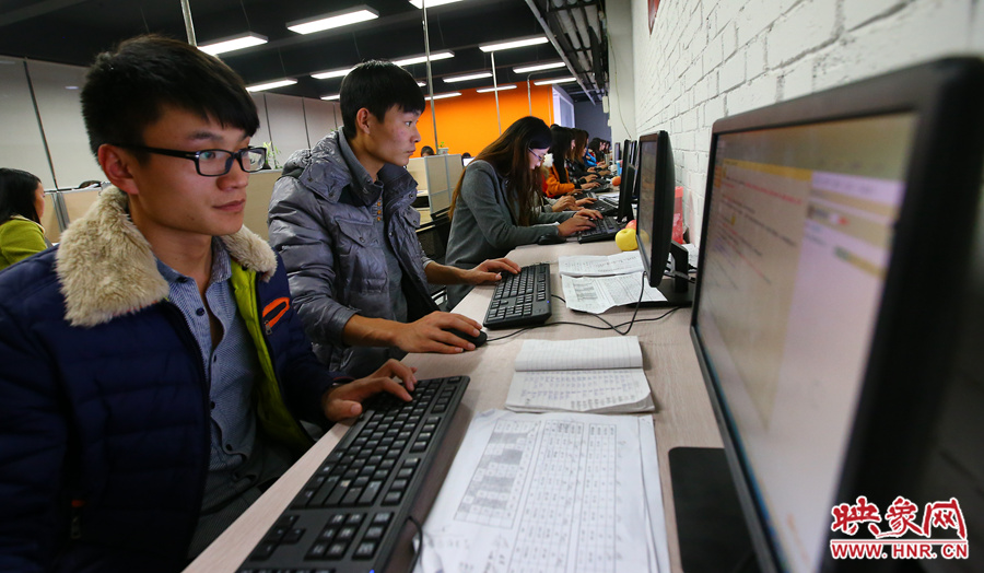 從凌點開始，最忙碌的就要數(shù)這些客服人員