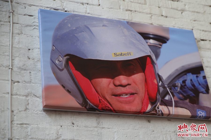賽車的世界、更是男人的世界。圖為部分參展攝影作品。