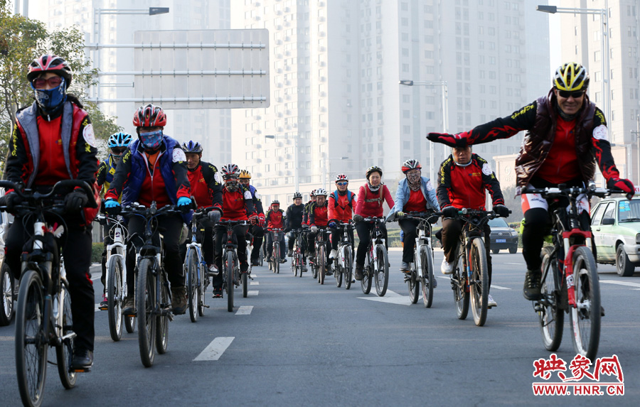 獻愛心、騎行天下，映象網騎行車友樂翻天