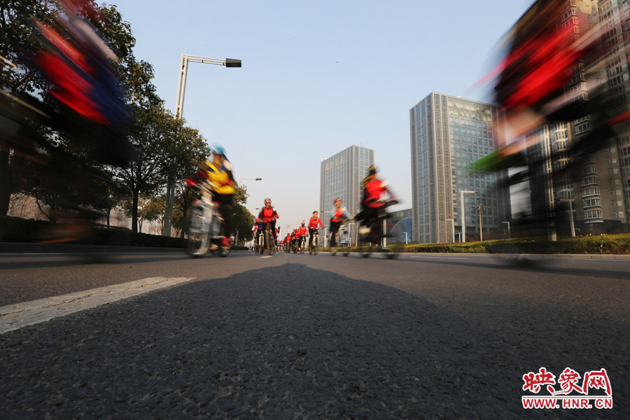 獻愛心、騎行天下，映象網騎行車友樂翻天