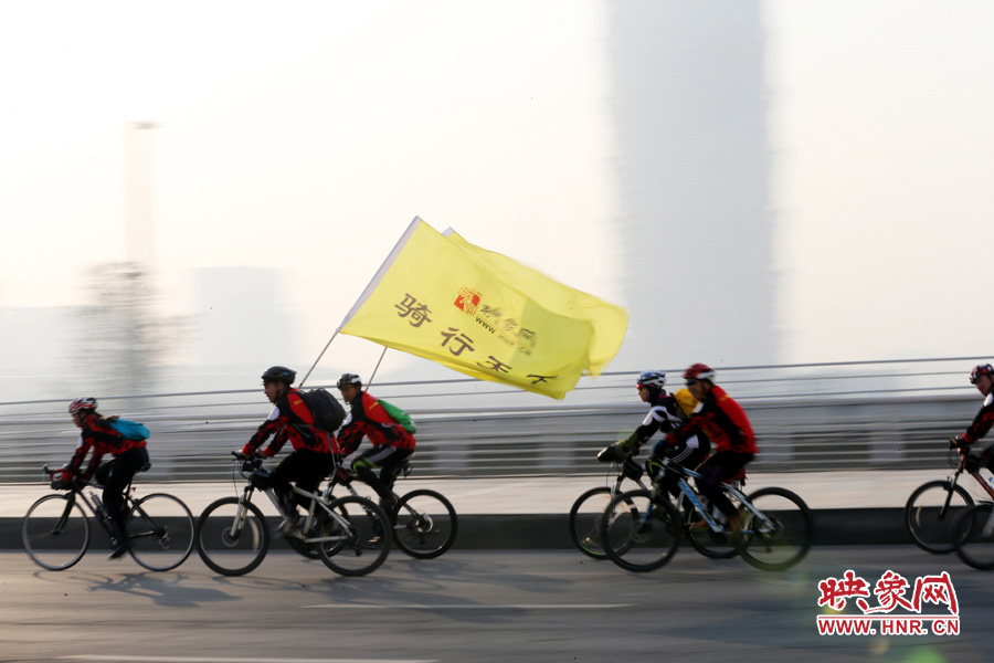 獻愛心、騎行天下，映象網騎行車友樂翻天