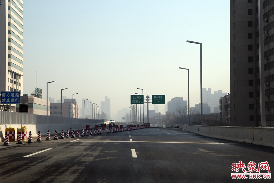 嵩山南路出口，由西向東至嵩山南路出口向東暫未開通。