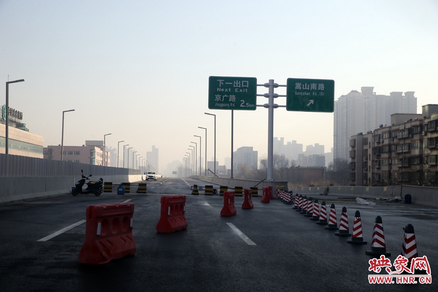 嵩山南路出口，由西向東至嵩山南路出口向東暫未開通。