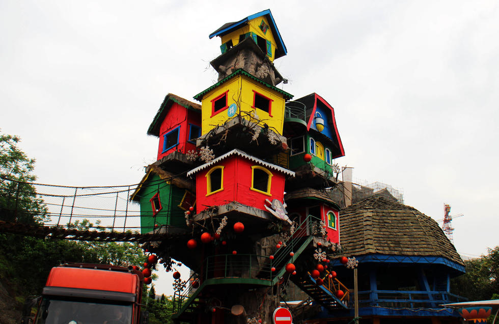 重慶現(xiàn)夢幻“最牛樹屋” 由9間房屋組成 重慶現(xiàn)夢幻“最牛樹屋” 由9間房屋組成