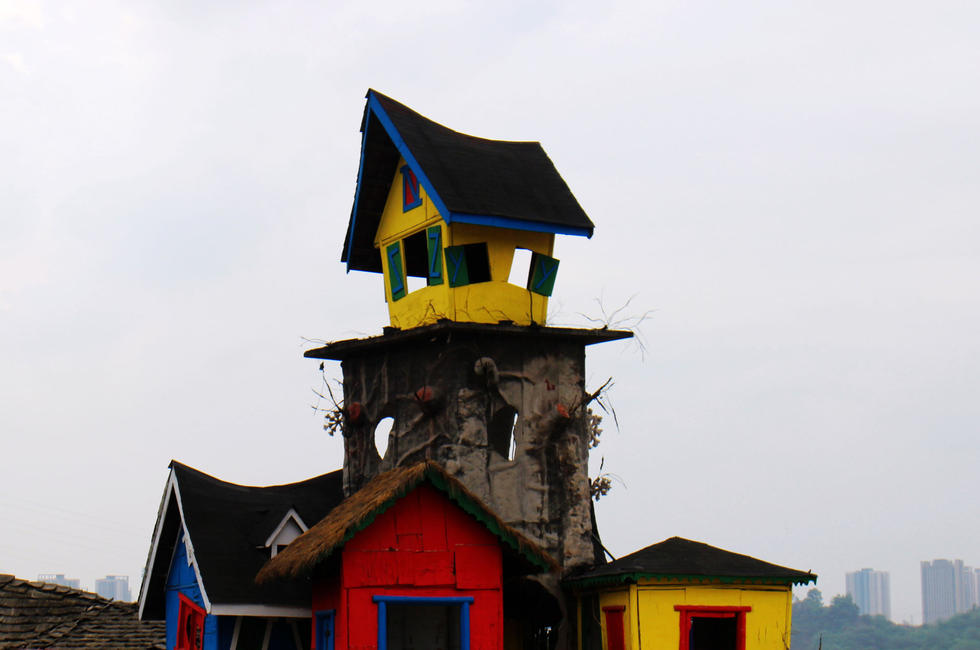 重慶現(xiàn)夢幻“最牛樹屋” 由9間房屋組成 重慶現(xiàn)夢幻“最牛樹屋” 由9間房屋組成