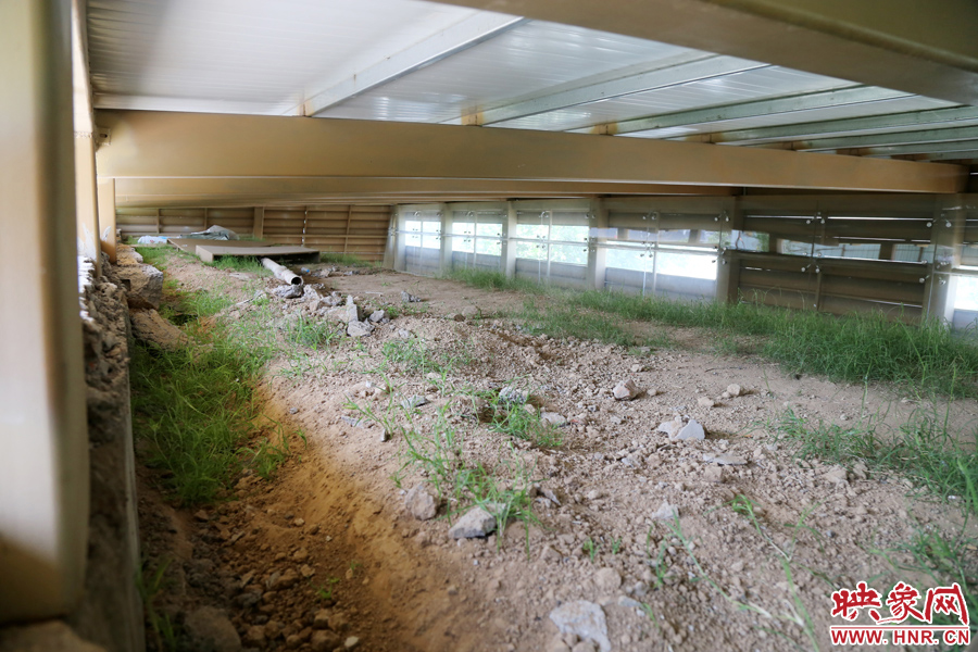 東側(cè)保護(hù)殼內(nèi)景。