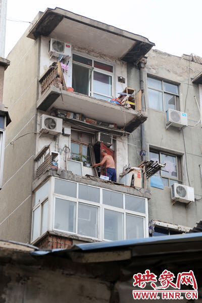 據(jù)了解，該棟房屋建造于1986年，距今已經(jīng)30年。