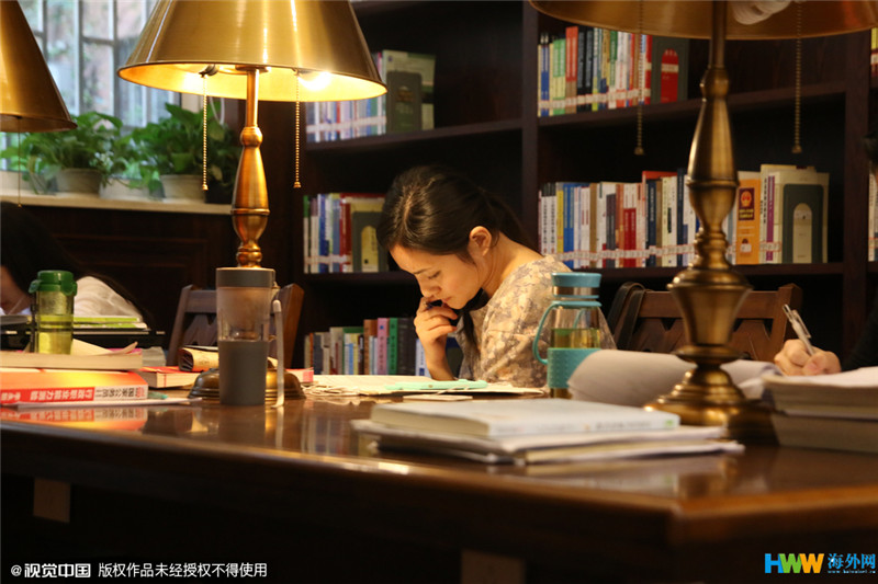 重慶大學(xué)改造翻新的“民國(guó)風(fēng)圖書(shū)館”走紅網(wǎng)絡(luò)，引得無(wú)數(shù)網(wǎng)友點(diǎn)贊