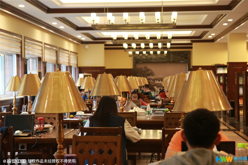 重慶大學(xué)改造翻新的“民國(guó)風(fēng)圖書(shū)館”走紅網(wǎng)絡(luò)，引得無(wú)數(shù)網(wǎng)友點(diǎn)贊
