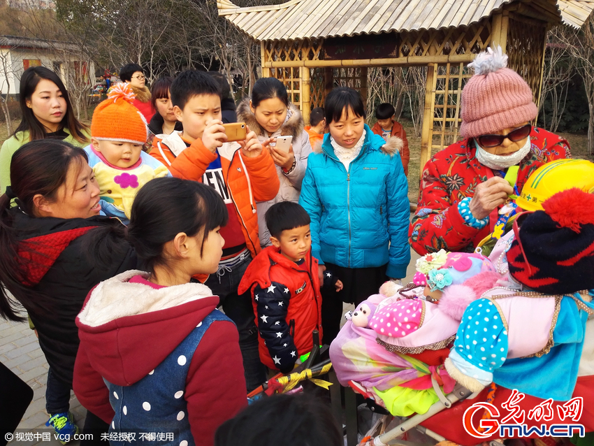 鄭州:八旬老太不讓子女陪伴身邊 將布娃娃當子女養(yǎng) 鄭州:八旬老太不讓子女陪伴身邊 將布娃娃當子女養(yǎng)