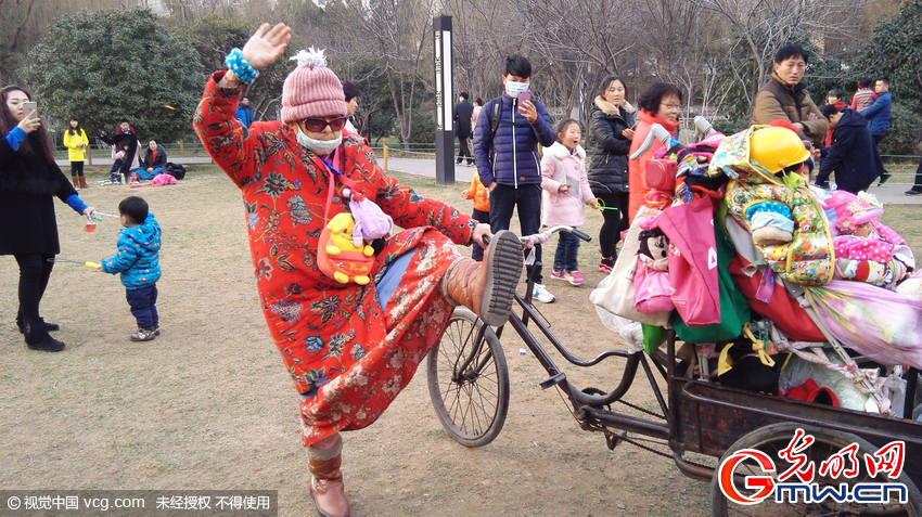 鄭州:八旬老太不讓子女陪伴身邊 將布娃娃當子女養(yǎng) 鄭州:八旬老太不讓子女陪伴身邊 將布娃娃當子女養(yǎng)