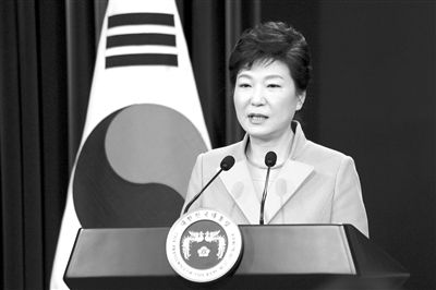 1月6日，韓國總統(tǒng)樸槿惠在首爾總統(tǒng)府青瓦臺(tái)舉行的新年記者會(huì)上發(fā)言。新華社發(fā)