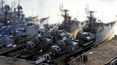 4月1日，?？吭诳死锩讈喨咚雇胁柕能娕?，其中也有烏克蘭海軍軍艦。