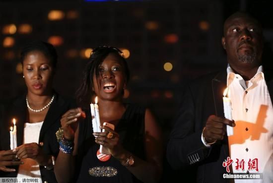 　資料圖：當(dāng)?shù)貢r(shí)間2014年8月26日，尼日利亞阿布賈，民眾舉行“帶回我們的女孩”活動為埃博拉病毒感