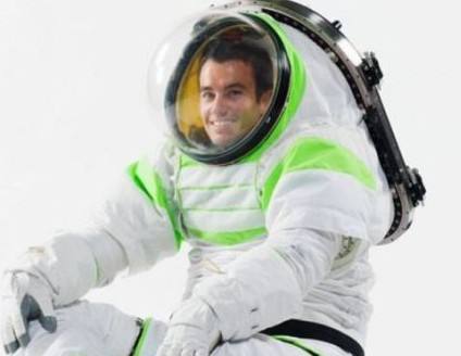 18個(gè)保障生命運(yùn)轉(zhuǎn)系統(tǒng)的背包中只有11個(gè)可用，這些背包是用于支持宇航員在開放的宇宙空間中工作使用的，這些不可用的背包使得工作人員對(duì)在空間站工作結(jié)束之前的狀況表示擔(dān)憂。