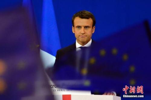 圖為馬克龍在慶祝集會上。中新社記者 龍劍武 攝
