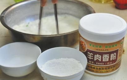市面上出售的羊肉香粉等食品添加劑。