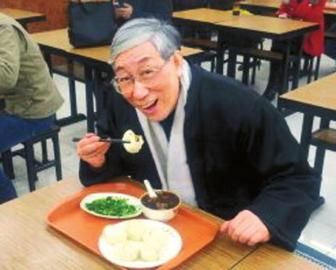 吳頌今到慶豐包子鋪找靈感。