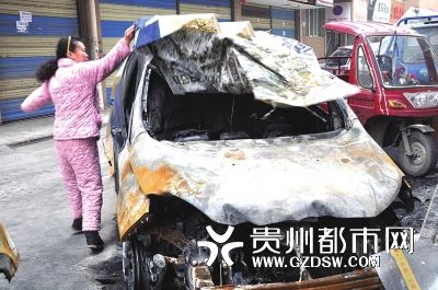才跑8000公里的車被燒得不成樣子。