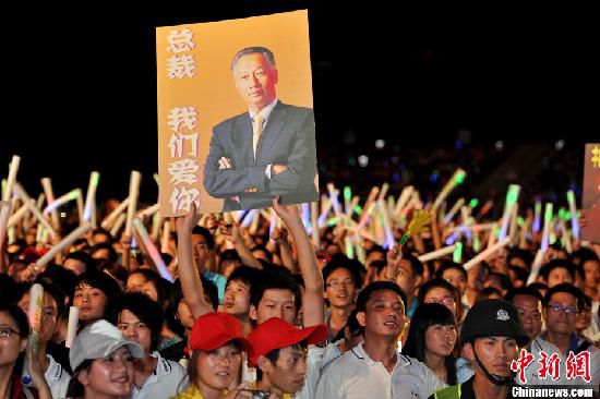 資料圖：2011年深圳富士康舉辦慈善晚會。
