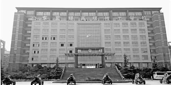 解密藍(lán)翔技校:1周1天放風(fēng)時(shí)間 攝像頭遍布全校 解密藍(lán)翔技校:1周1天放風(fēng)時(shí)間 攝像頭遍布全校