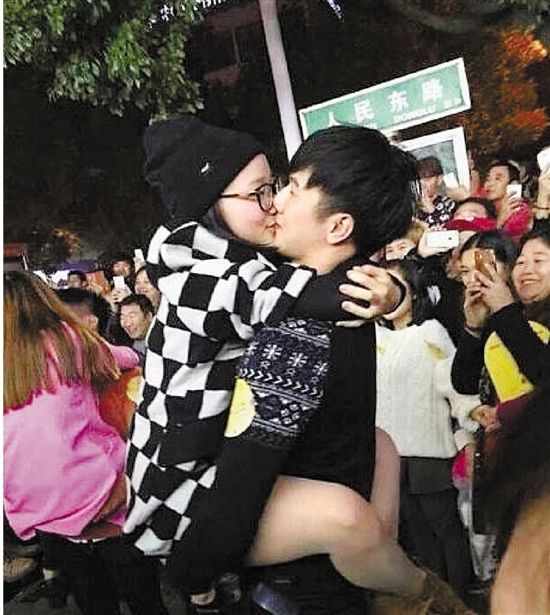 雖只是縣城的比賽，但水準(zhǔn)著實不低，居然有選手采用考拉式。
