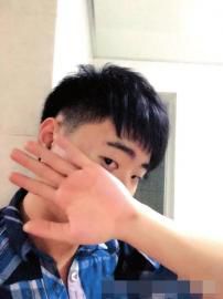 事發(fā)前，小曾發(fā)出一張剛剛剪完短發(fā)的照片。