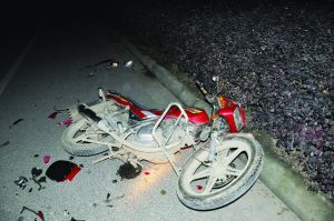 事故現(xiàn)場，被撞摩托車