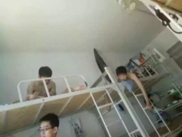 這個(gè)學(xué)校的男生宿舍火了！女同學(xué)都喊著要嫁