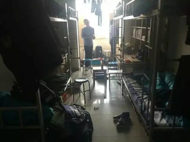 這個(gè)學(xué)校的男生宿舍火了！女同學(xué)都喊著要嫁