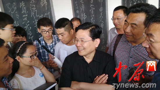 余光中、汪國真做客杜甫故里 共話詩圣家國情懷