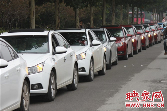 2014中國(guó)(鄭州)自駕車旅游產(chǎn)業(yè)交易博覽會(huì)在鄭州開(kāi)幕