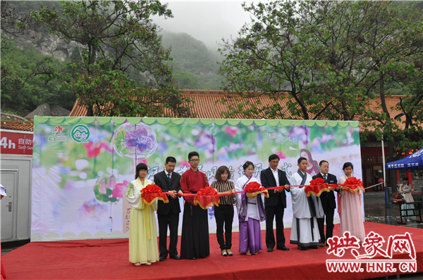 青熙風(fēng)鈴節(jié)開幕 中國(guó)旅游日青天河門票將“買一送一” 青熙風(fēng)鈴節(jié)開幕 中國(guó)旅游日青天河門票將“買一送一”