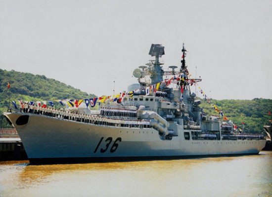 資料圖：東海艦隊(duì)的杭州號驅(qū)逐艦。