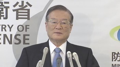 日本防衛(wèi)省森本敏16日上午出席記者會(huì)。
