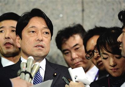 2月5日晚，日本防衛(wèi)省大臣小野寺召開(kāi)緊急記者會(huì)，公開(kāi)日本自衛(wèi)隊(duì)軍艦被中國(guó)軍艦雷達(dá)瞄準(zhǔn)的消息。據(jù)稱，首相安倍晉三親自下達(dá)了公開(kāi)的指令。