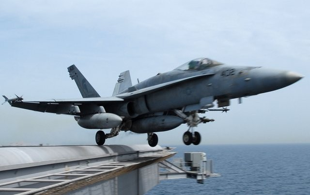 資料圖：美軍F-18艦載機(jī)。