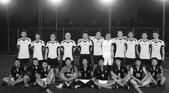 昨晚，東道主東方今報隊迎來了第二個比賽對手——財大數(shù)學(xué)隊