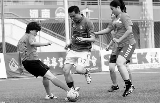 因?yàn)樯眢w條件受限，女足幫只能走技術(shù)流路線