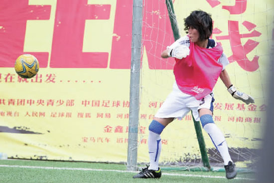 范運杰客串門將，才止住了本方連續(xù)丟球的頹勢